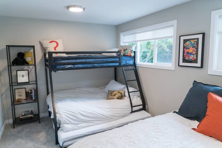 Toľko lôžok! Žiadne kreslenie krátkej slamy pre zatekajúci nafukovací matrac tu nie je!