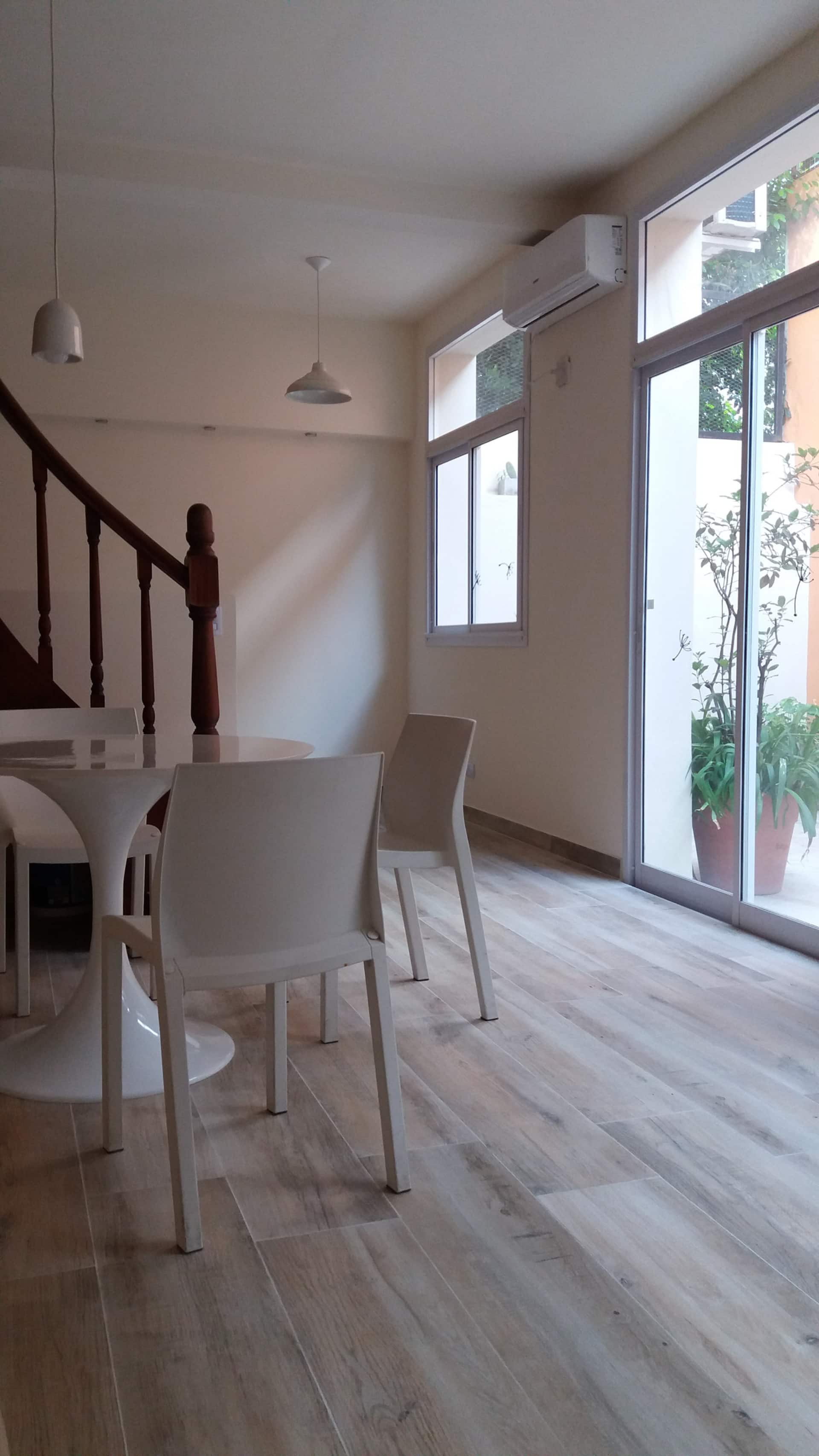 Two-bedroom apartment in Martínez with private patio and terrace