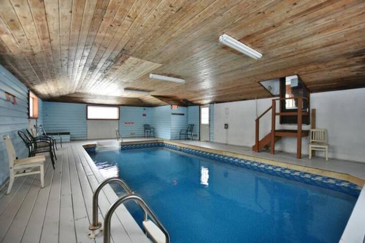 Indoor Heated Pool 8 Bedrooms Chalet Chalets For Rent In The Blue Mountains Ontario Canada