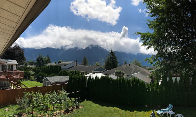 Kalypso B&B in Quiet getaway, Agassiz (Upper Room)
