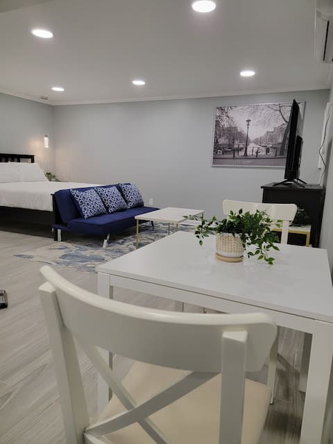Modern studio near UMD hospital