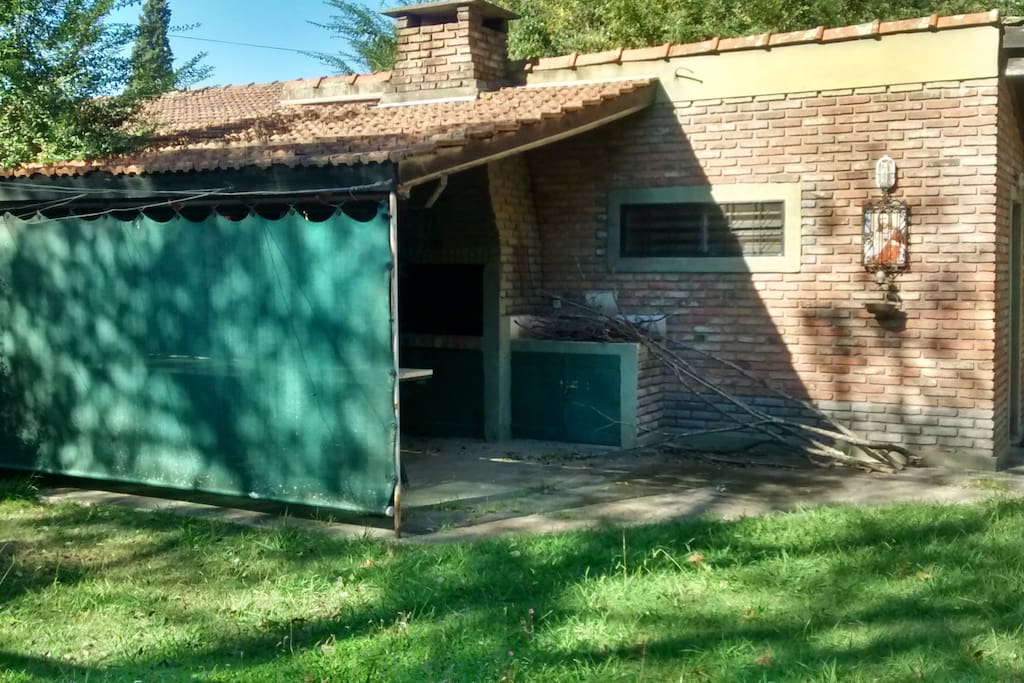 Fondo. Quincho y parrilla