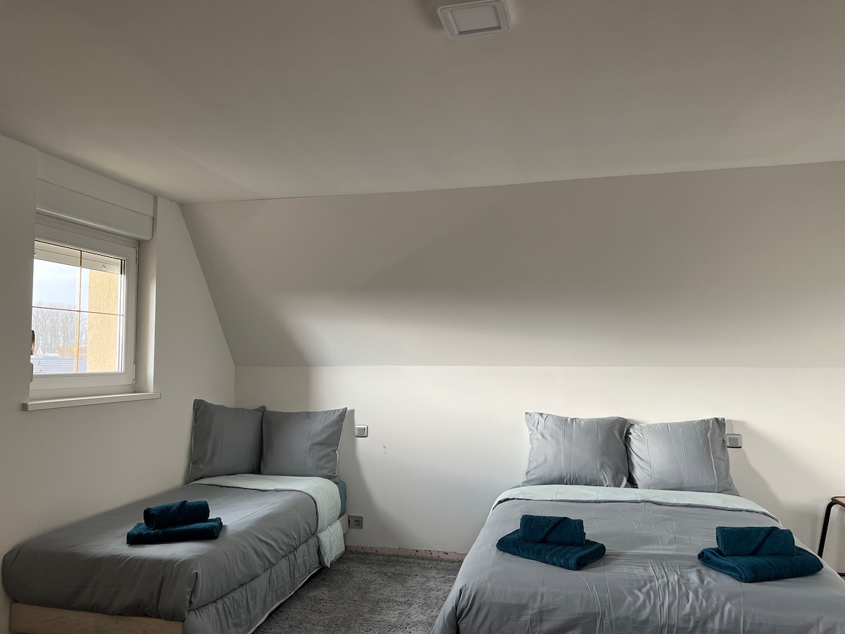 ห้องนอน 2
มี 2 เตียง 140x190