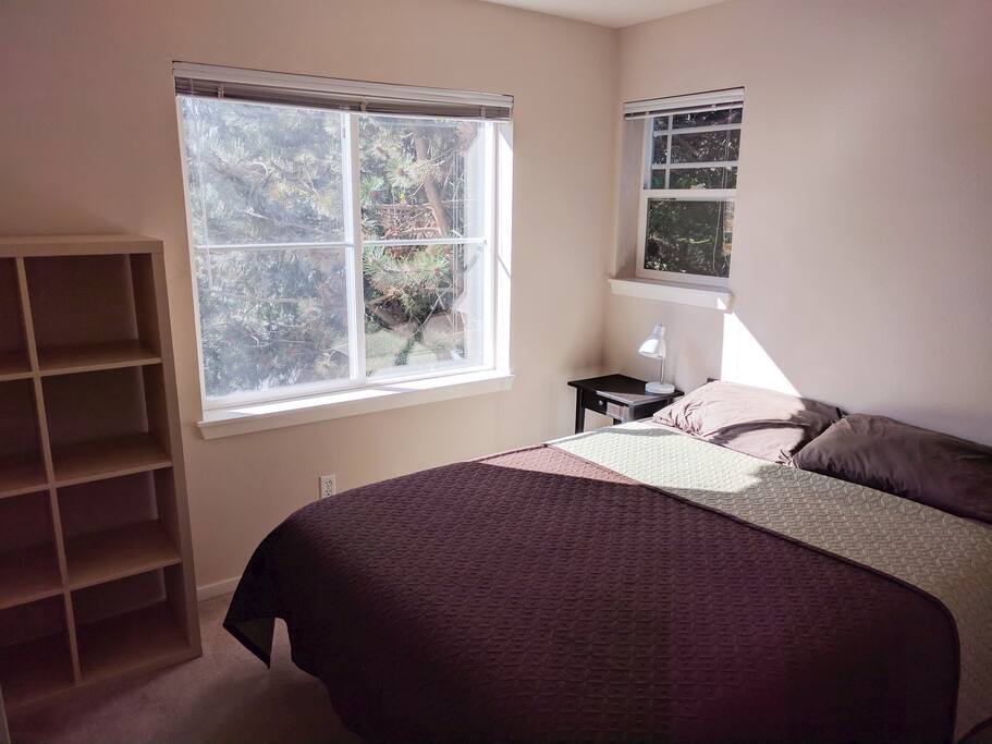 Bedroom with queen size bed. Linen is provided.
