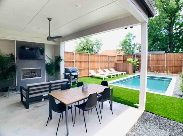 Pool, 4 bedroom luxury home in the heart of Dallas gallery image 2