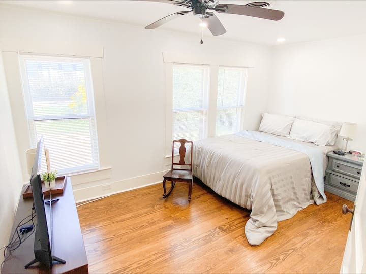 Bedroom 2 ~ Queen Bed 