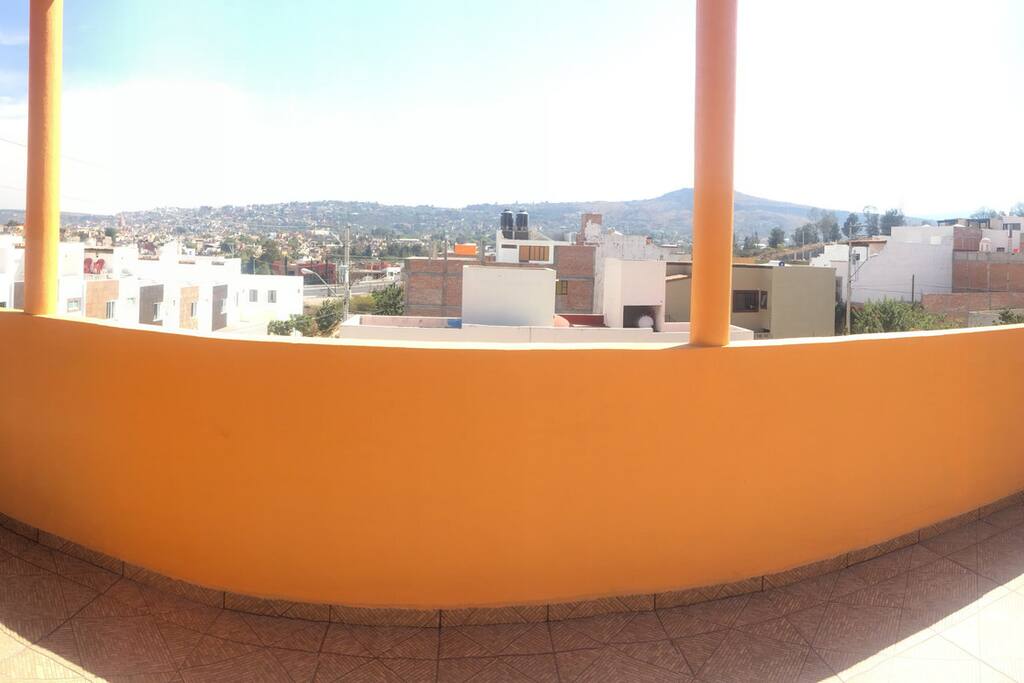 Terraza + medio bano/Rooftop area + half bath