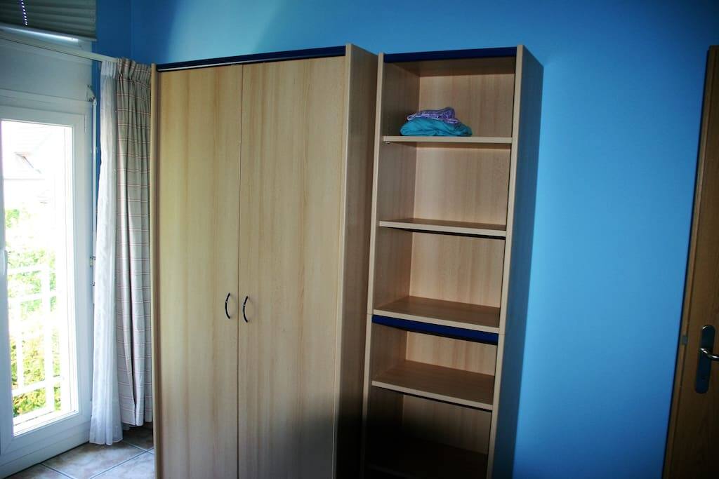 Photo armoire chambre bleue