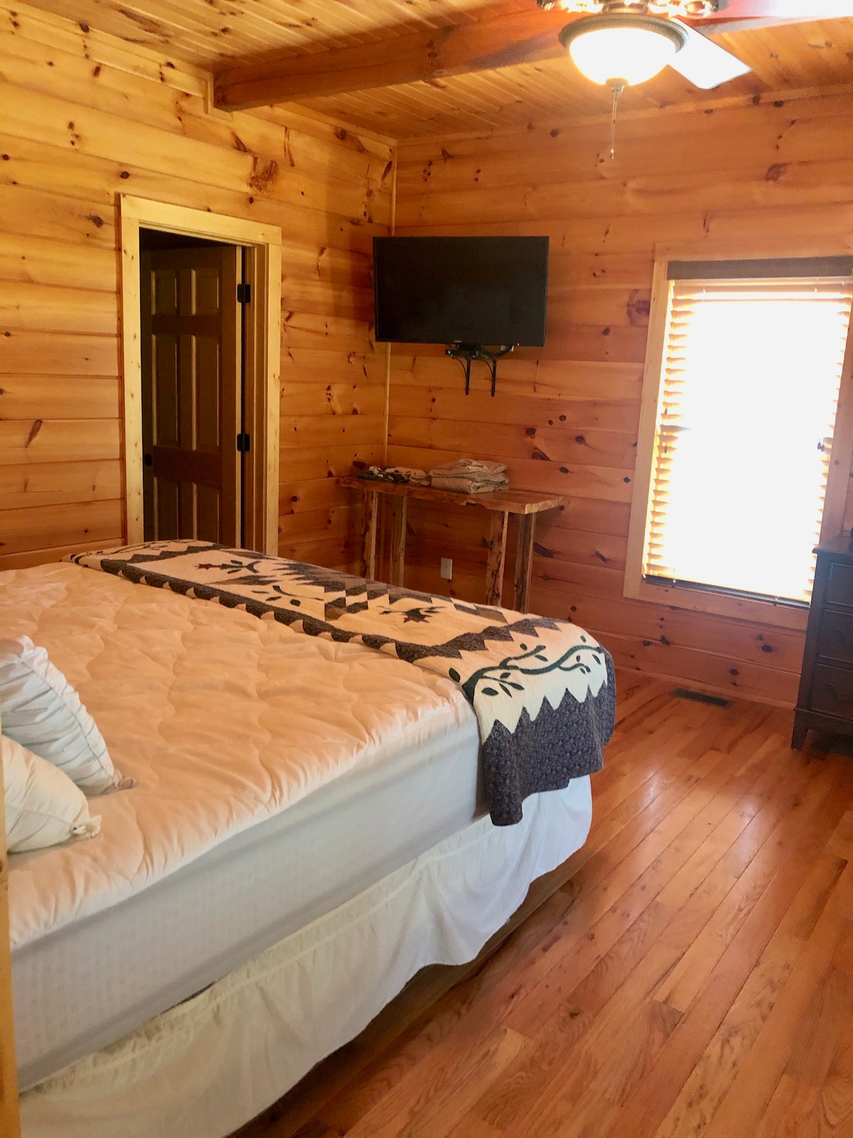 ห้องนอนใหญ่