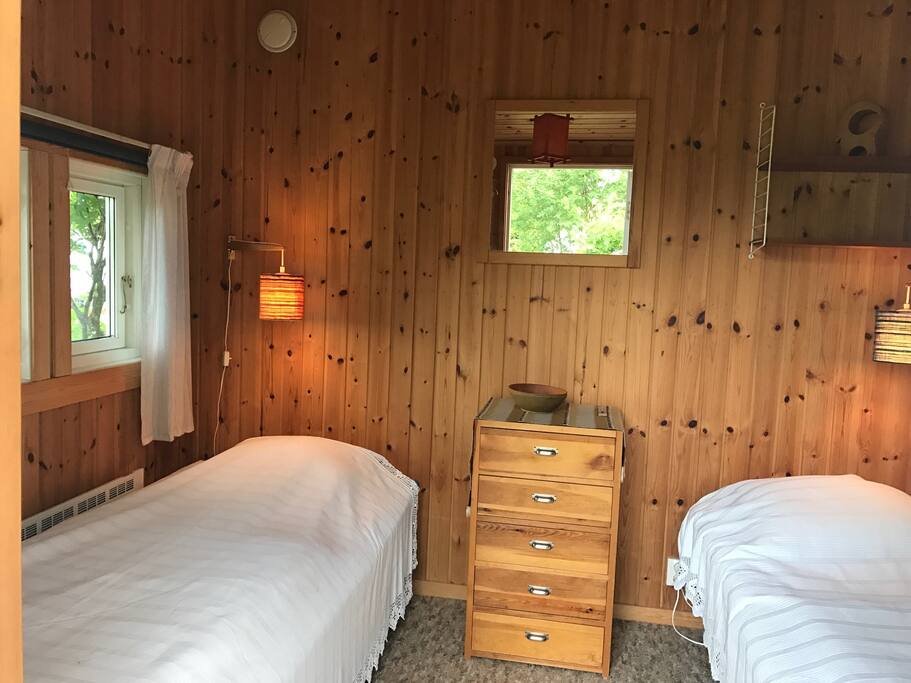 Bed room twin beds