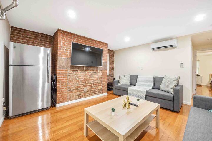 Chelsea: Full Floor 2BR, 2BA+Huge Private Yard gallery image 5