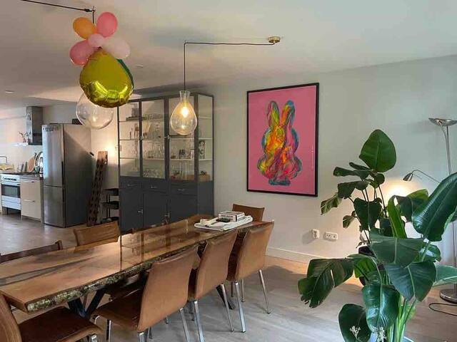 NEW 210m family home with big garden in CityCentre gallery image 3