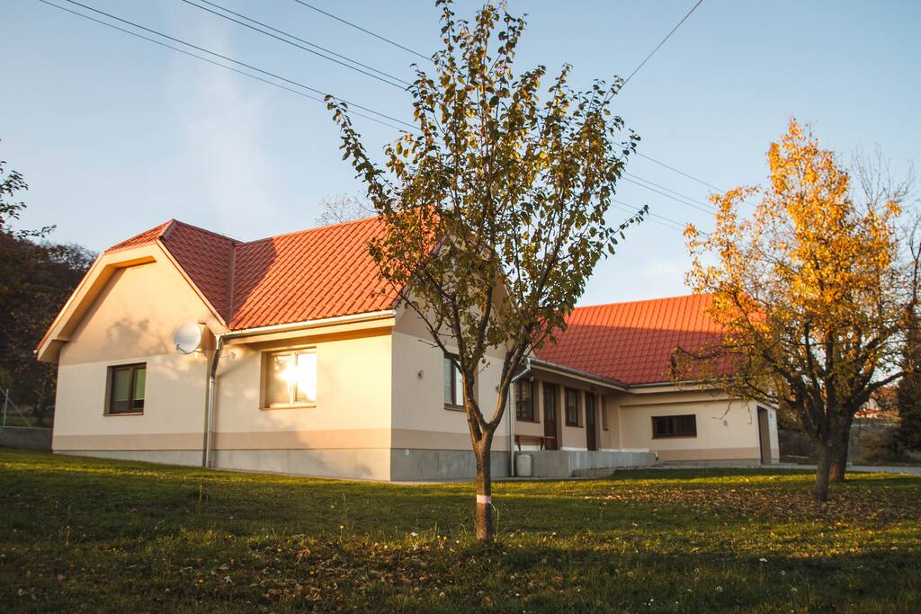 Pohľad zo záhrady