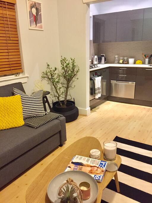 Living area with open modern kitchen equipped with everything you need for your stay.
