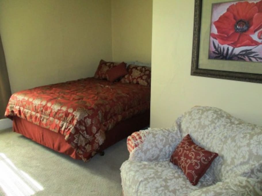 The Bedroom Voluptuous (New Queen Pillow-Top Mattress)