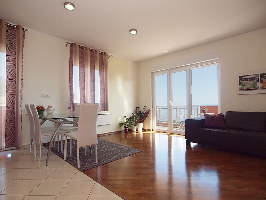 >Living room
