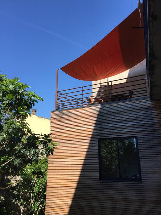 La terrasse vue du jardin