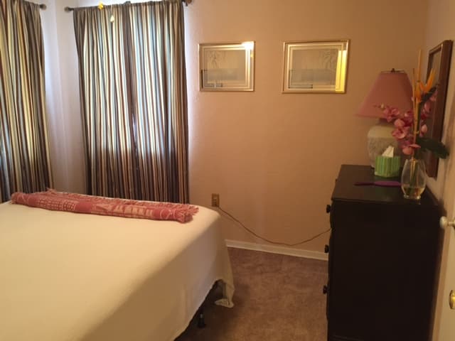 Off to the BEACH! Quiet, Safe,Pet friendly Home