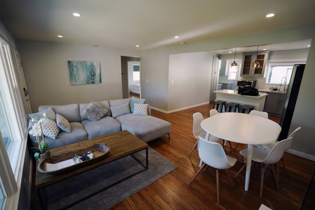 Kitchen and Lounge