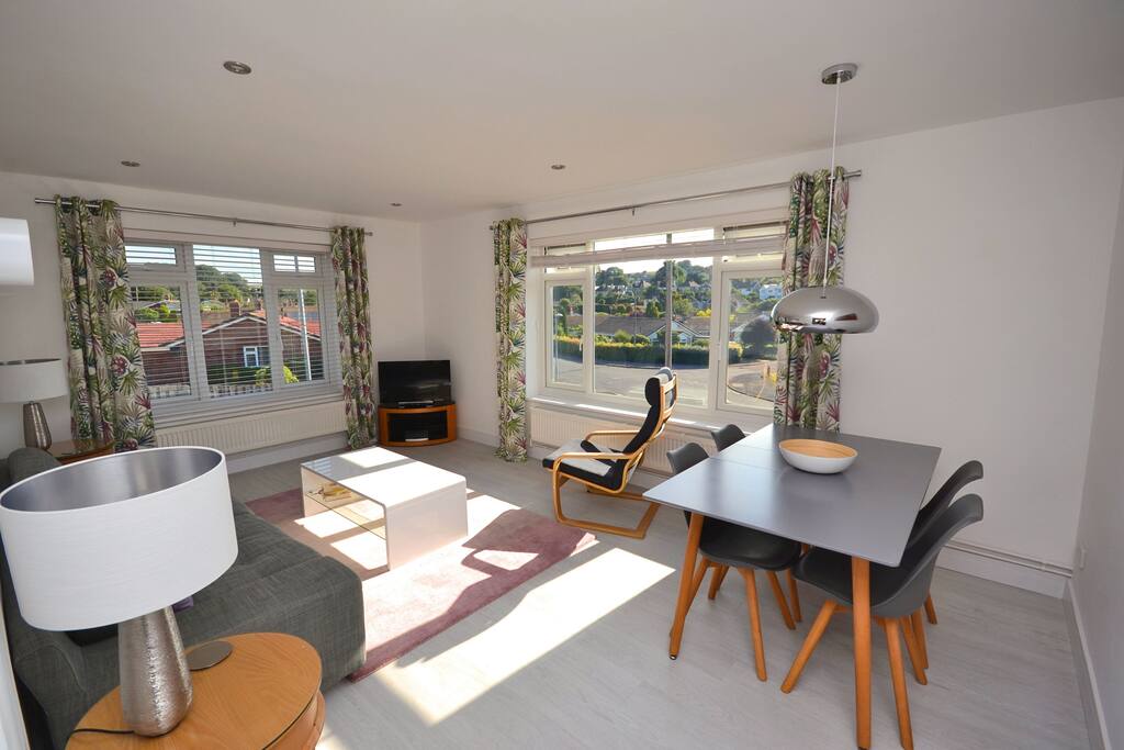 Sitting/Dining Room