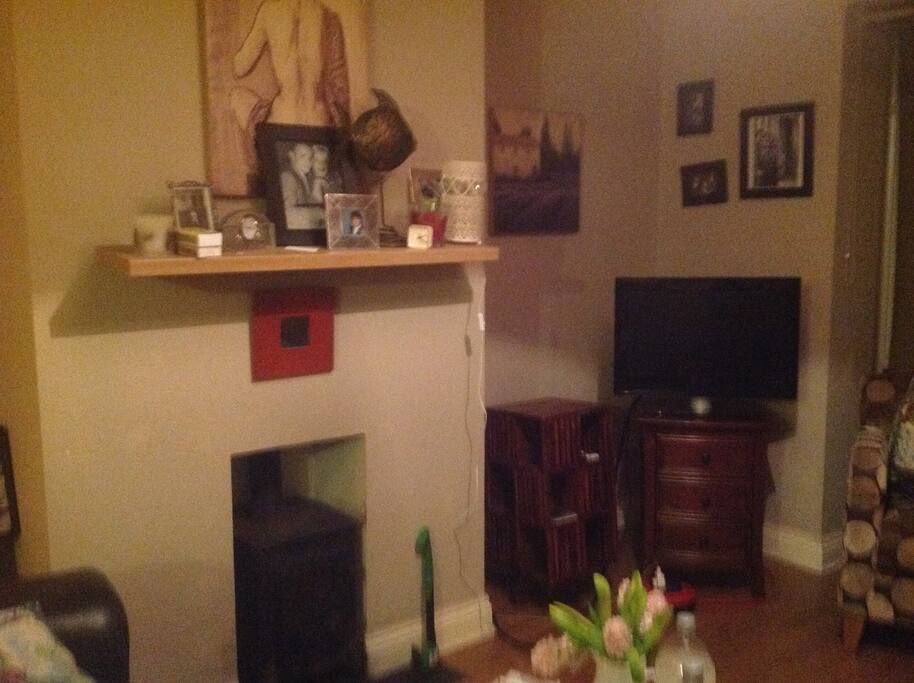 Real fireplace for chilly evenings!!