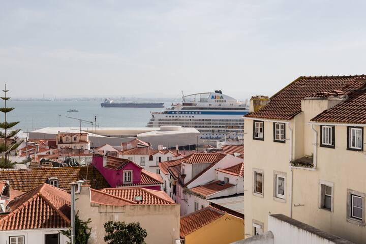 Alfama Terrace Best River & City View. Spacious and Charming. Ground Floor gallery image 4