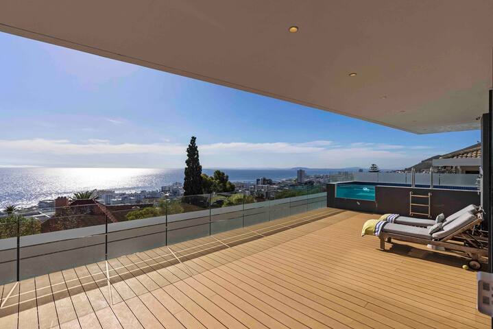 Villa in Bantry Bay in a beautiful location. gallery image 4