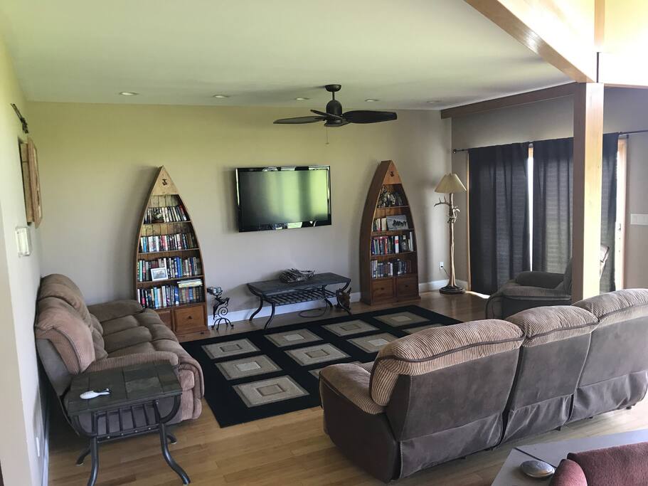Whether you're unwinding with a glass of wine, enjoying a great book or getting cozy for a late night movie, our living room is sure to make you feel right at home.