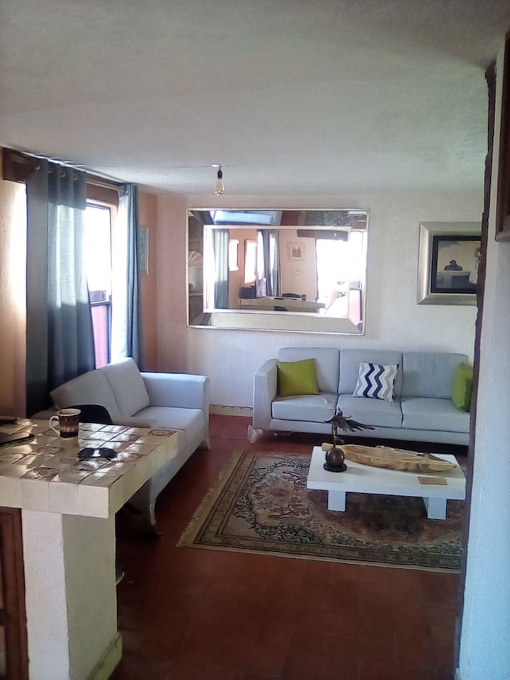 lots of peace and good energy between artwork ! Serviced apartments