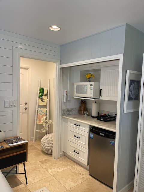 Popular Airbnb listing: Nai‘a Suite at La Bella’s-Walk to Beach-Lic. B&B in Oahu