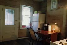 Prime location.near all 20 mins to manhattan.apt1B