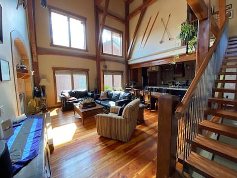 Logue’s Lodge, 5 bedroom chalet, ski, golf, bike