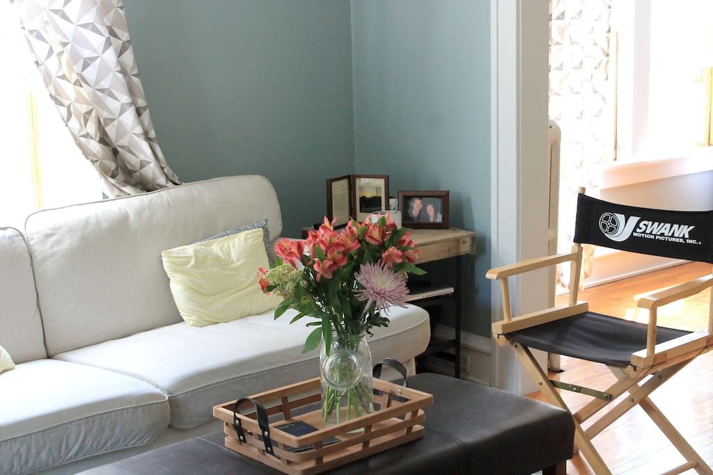 cozy & bright living room