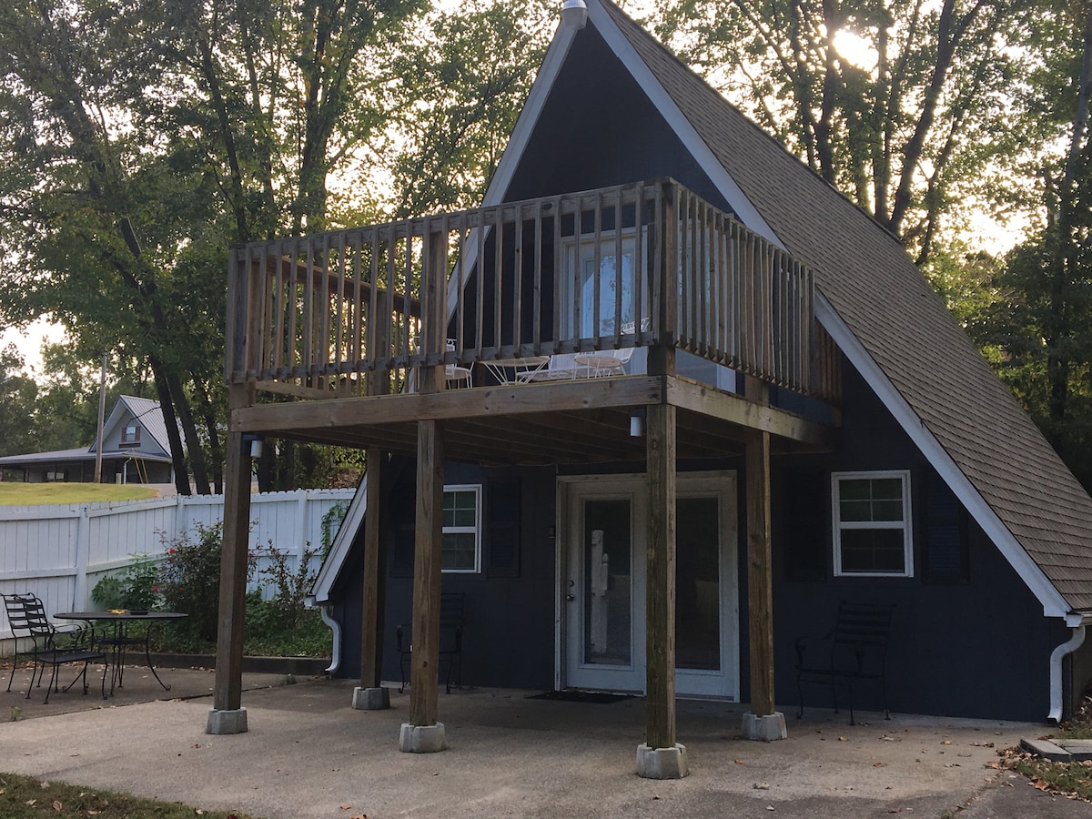 AFrame in Pirates Cove Hardin, Ky on Ky Lake. Cabins for Rent in