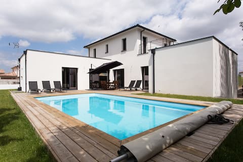 Contemporary villa for vacation