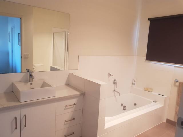 Surfcoast house – Relax in Central Torquay gallery image 4