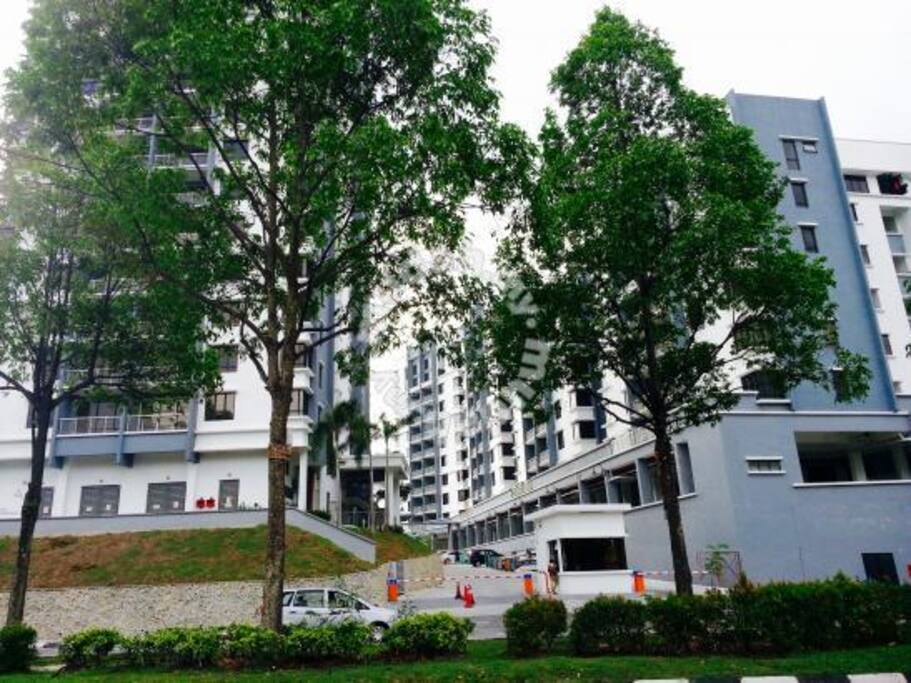 Condominum (Free 2 parking)