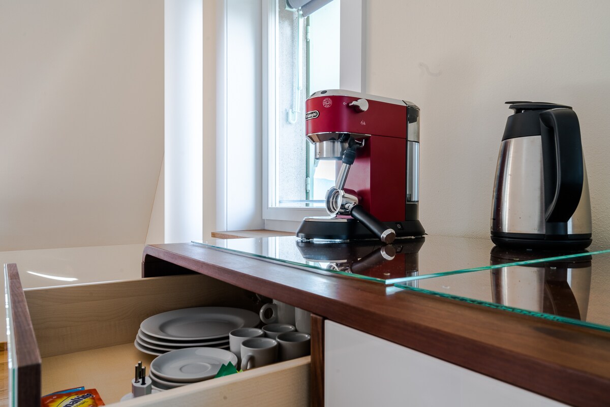 Successful Airbnb property: Stunning view over the city, calm & stylish in Oberstrass