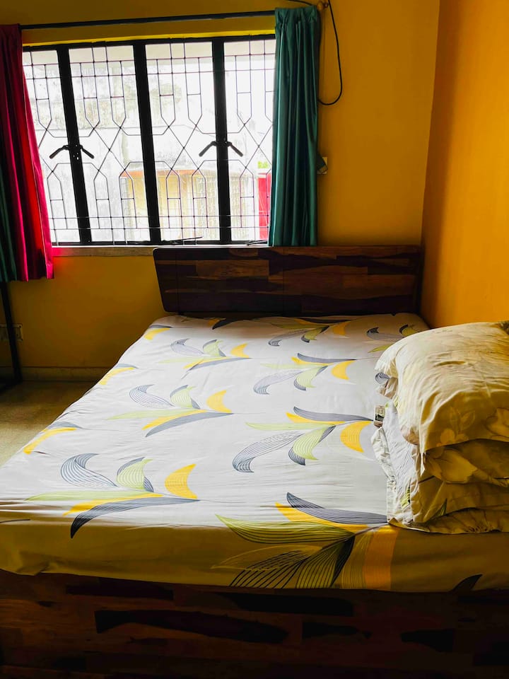 配备高品质床垫的床。 这间卧室还配有套间卫生间