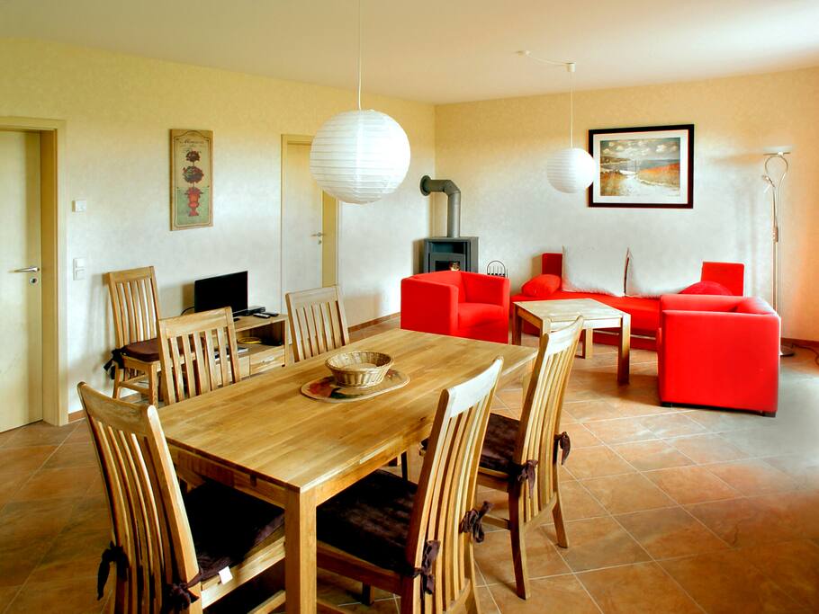 Wohnzimmer mit Blick auf Kaminofen