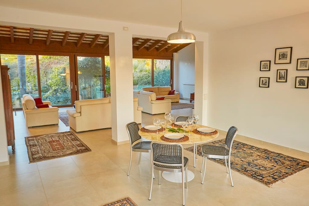 Villa Green View the dinning area in living room
