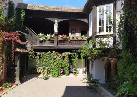 Cour du Chapitre, master's residence, apartment
