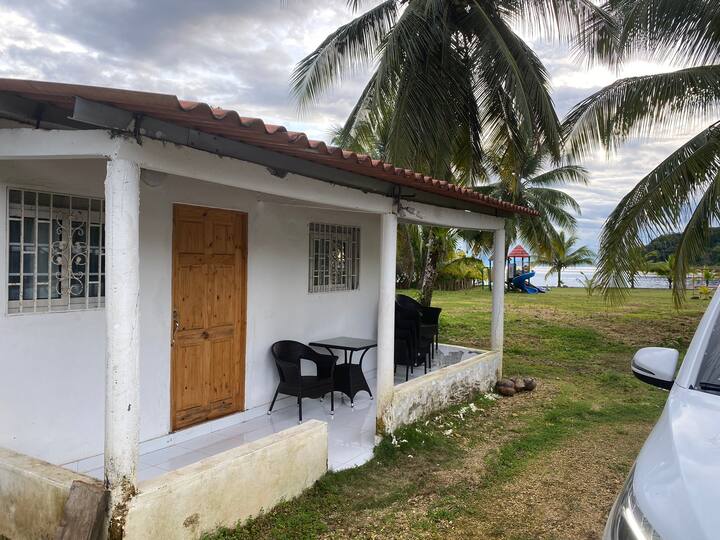 Portobelo, Casita Linda y Blanca arena — 2 bedroom vacation rental in Portobelo District