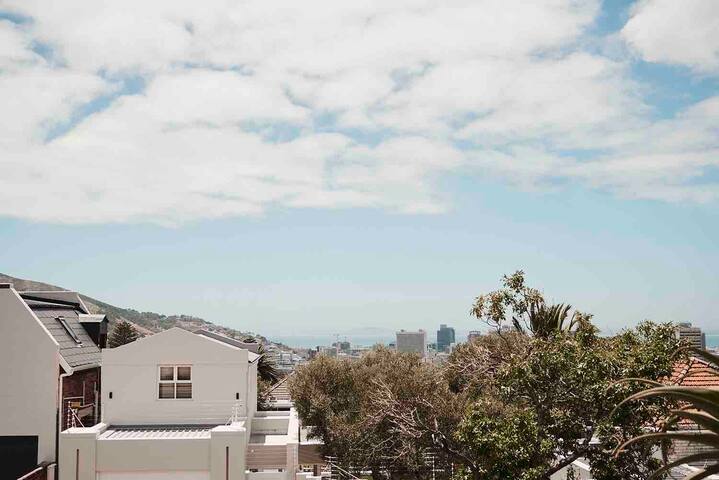 Beautiful Victorian home under the mountain gallery image 5