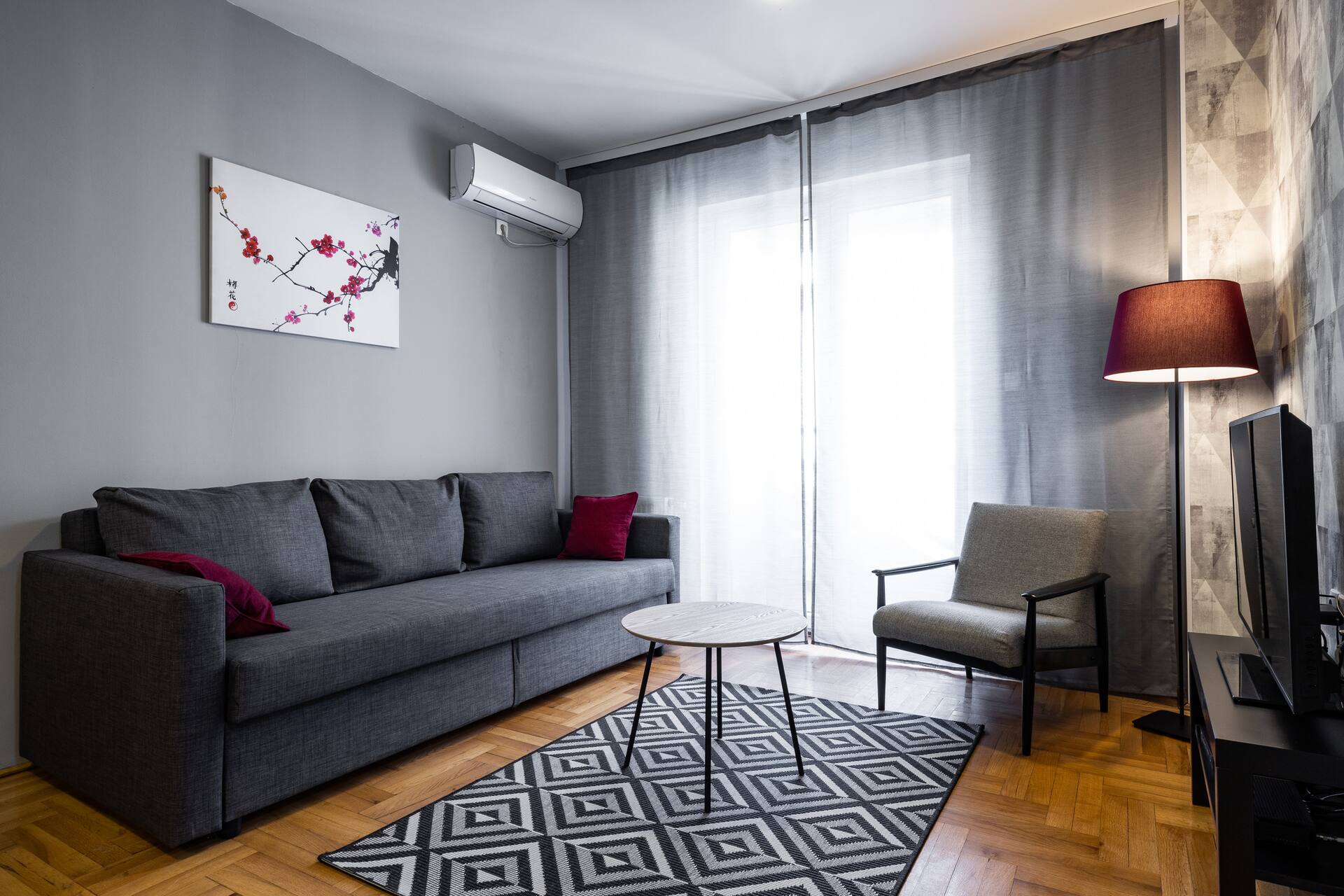 Gray Starling Downtown+Free private parking