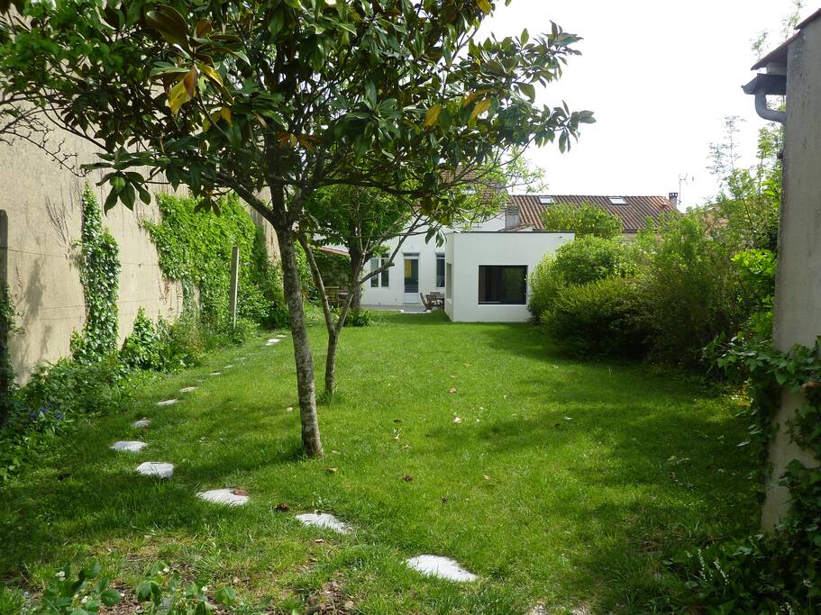 jardin cloturé idéal pour les enfants