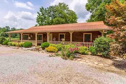 Private dock, modern cabin on Collins river