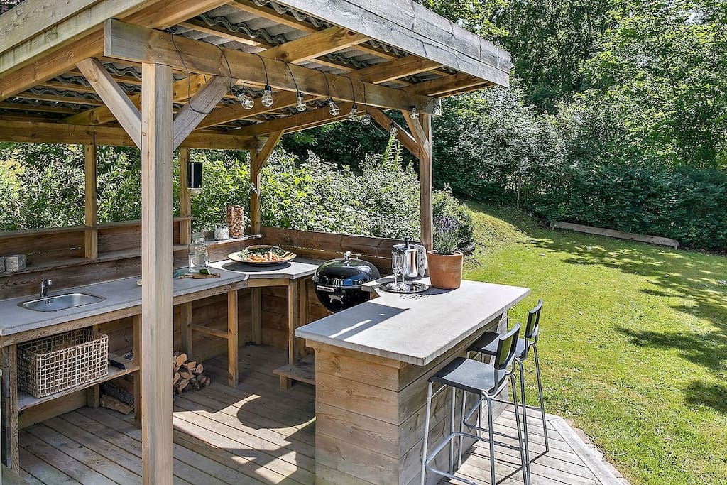 Outdoor kitchen