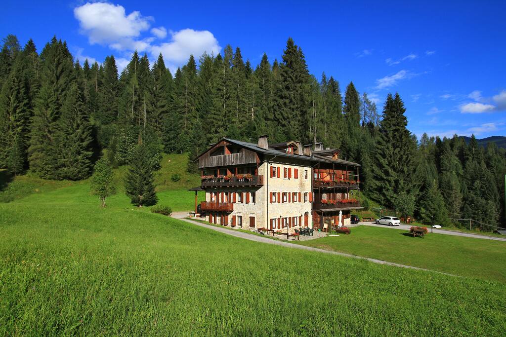 Haus Khlemele esterni