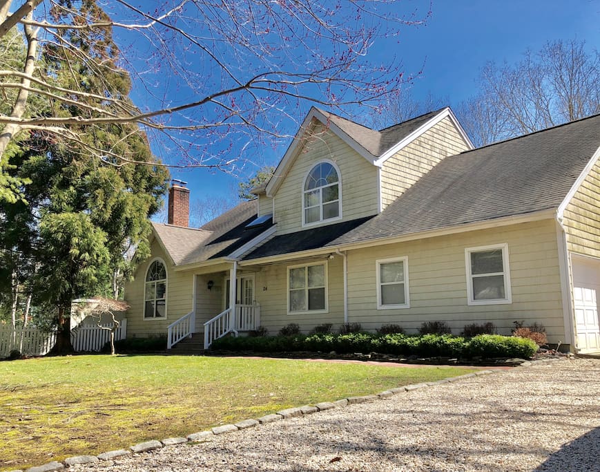 The spacious home offers what you wish of in central East Hampton location.